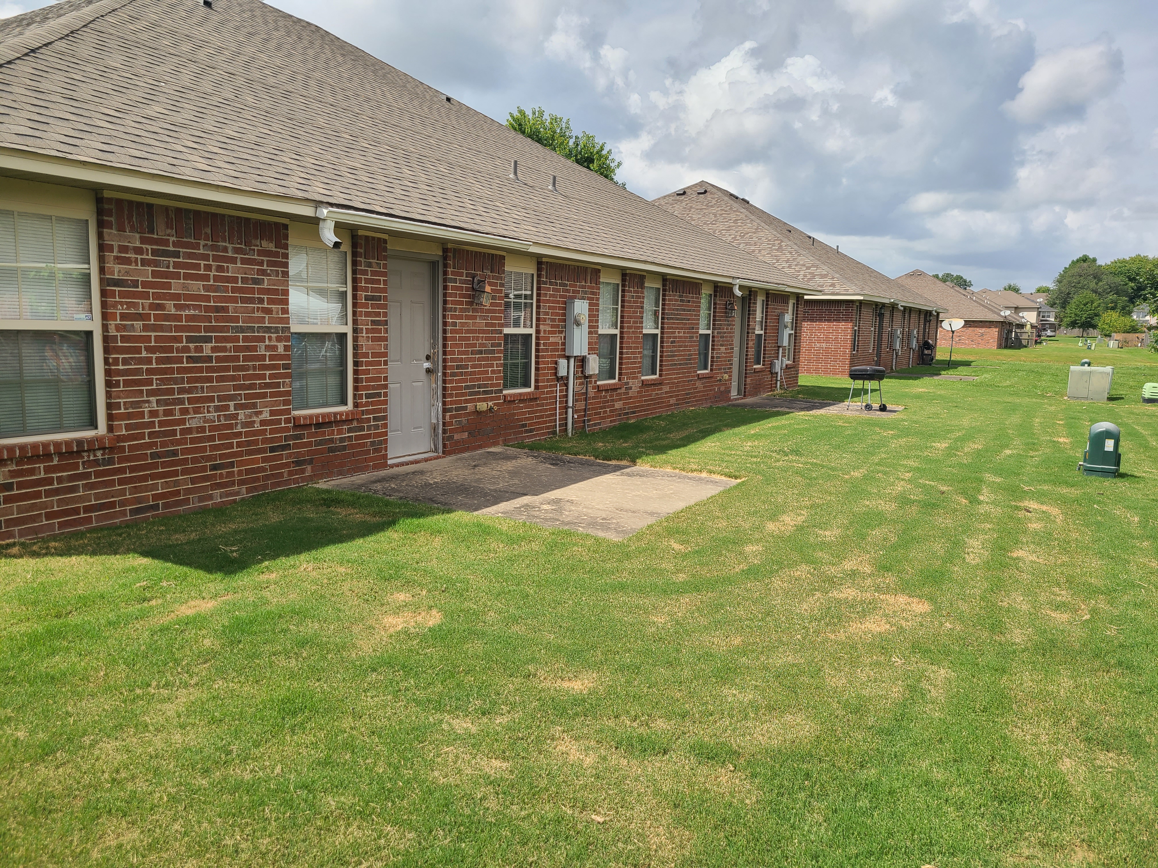 Evening Shade or Willowbrook Dr Fayetteville, AR 72703<br/>$1200 available on 9/20!